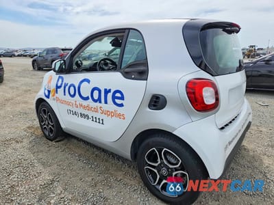 Drugie zdjęcie samochodu z przodu: 2019 SMART FORTWO VIN:WMEFJ9BA9KK367442 - miniatura