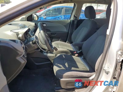 Zdjęcie 7 z 12 samochodu: 2015 CHEVROLET SONIC LT VIN:1G1JC6SG1F4118772 - miniatura