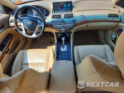 Zdjęcie 8 z 12 samochodu: 2010 HONDA ACCORD EXL VIN:1HGCP2F88AA155507 - miniatura