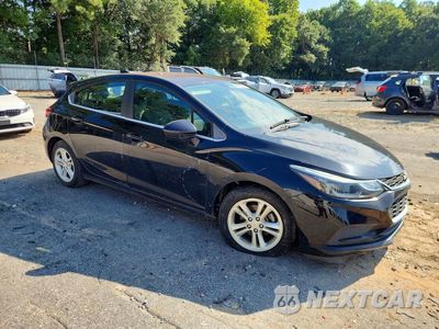 Czwarte zdjęcie samochodu z boku: 2018 CHEVROLET CRUZE LT VIN:3G1BE6SM0JS588658 - miniatura