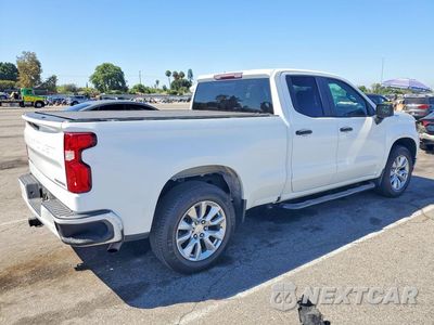 Trzecie zdjęcie samochodu z tyłu: 2021 CHEVROLET SILVERADO C1500 CUSTOM VIN:1GCRWBEK1MZ255169 - miniatura