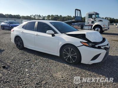 Czwarte zdjęcie samochodu z boku: 2018 TOYOTA CAMRY SE VIN:4T1B11HK0JU554047 - miniatura