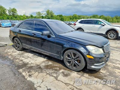 Czwarte zdjęcie samochodu z boku: 2013 MERCEDES-BENZ C 300 4MATIC VIN:WDDGF8AB4DR264132 - miniatura