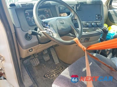 Zdjęcie 8 z 12 samochodu: 2010 FREIGHTLINER CASCADIA 125 VIN:1FUJGEDR3ALAV5575 - miniatura