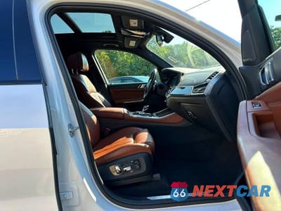 Zdjęcie 7 z 10 samochodu: 2019 BMW X5 XDRIVE50I VIN:5UXJU2C53KLN49994 - miniatura