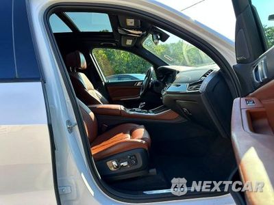 Zdjęcie 7 z 10 samochodu: 2019 BMW X5 XDRIVE50I VIN:5UXJU2C53KLN49994 - miniatura