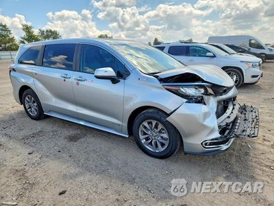 Czwarte zdjęcie samochodu z boku: 2021 TOYOTA SIENNA XLE VIN:5TDYRKEC4MS002120 - miniatura