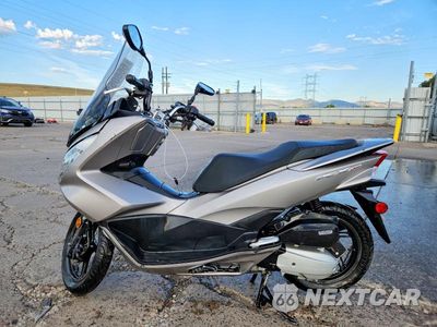Trzecie zdjęcie samochodu z tyłu: 2016 HONDA PCX 150 VIN:RLHKF180XGY100121 - miniatura