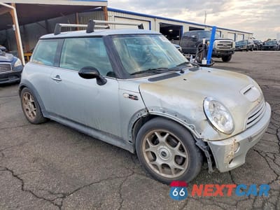 Czwarte zdjęcie samochodu z boku: 2003 MINI COOPER S VIN:WMWRE33483TD71046 - miniatura