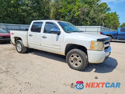 Czwarte zdjęcie samochodu z boku: 2011 CHEVROLET SILVERADO K1500 LT VIN:3GCPKSEA7BG139160 - miniatura