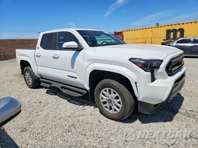 Czwarte zdjęcie samochodu z boku: 2024 TOYOTA TACOMA SR5 VIN:3TMLB5JN6RM064391 - miniatura