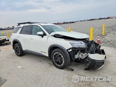 Czwarte zdjęcie samochodu z boku: 2023 NISSAN PATHFINDER SV VIN:5N1DR3BD9PC261138 - miniatura