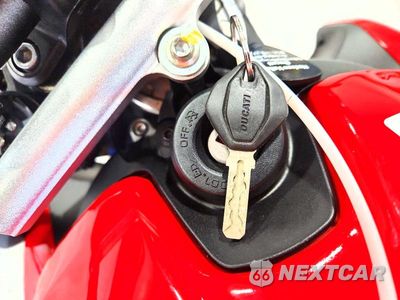 Zdjęcie 8 z 9 samochodu: 2024 DUCATI STREETFIGHTER V2 VIN:ZDMFAKYW7RB007691 - miniatura