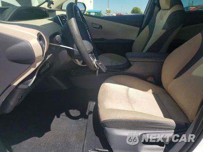 Zdjęcie 7 z 12 samochodu: 2016 TOYOTA PRIUS TWO ECO VIN:JTDKARFU5G3504010 - miniatura