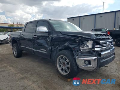 Czwarte zdjęcie samochodu z boku: 2016 TOYOTA TUNDRA CREWMAX SR5 VIN:5TFEM5F14GX104290 - miniatura