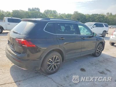 Trzecie zdjęcie samochodu z tyłu: 2019 VOLKSWAGEN TIGUAN SE VIN:3VV2B7AX2KM194541 - miniatura