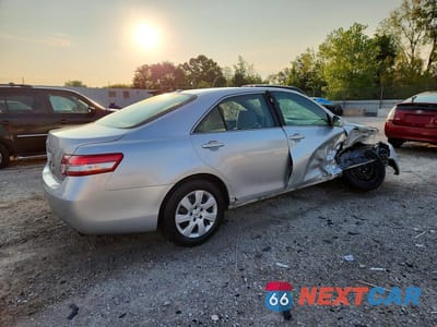 Trzecie zdjęcie samochodu z tyłu: 2010 TOYOTA CAMRY LE VIN:4T4BF3EK1AR002564 - miniatura