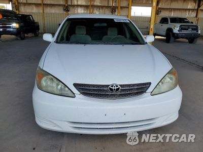 Piąte zdjęcie samochodu w środku: 2002 TOYOTA CAMRY LE VIN:4T1BE32K82U080293 - miniatura