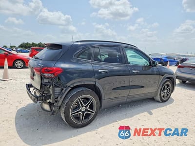 Trzecie zdjęcie samochodu z tyłu: 2023 MERCEDES-BENZ GLA 250 4MATIC VIN:W1N4N4HBXPJ471294 - miniatura
