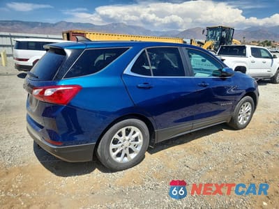Trzecie zdjęcie samochodu z tyłu: 2021 CHEVROLET EQUINOX LT VIN:2GNAXKEV0M6100121 - miniatura
