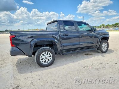 Trzecie zdjęcie samochodu z tyłu: 2025 TOYOTA TACOMA SR5 VIN:3TMKB5FN8SM036778 - miniatura