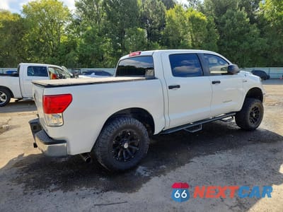Trzecie zdjęcie samochodu z tyłu: 2011 TOYOTA TUNDRA CREWMAX SR5 VIN:5TFEY5F18BX115502 - miniatura
