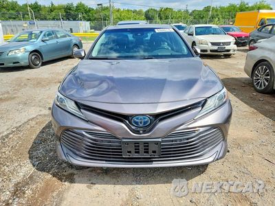 Piąte zdjęcie samochodu w środku: 2019 TOYOTA CAMRY HYBRID XLE VIN:4T1B21HKXKU514895 - miniatura