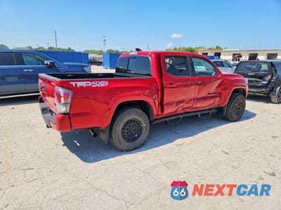 Trzecie zdjęcie samochodu z tyłu: 2022 TOYOTA TACOMA TRD SPORT VIN:3TMCZ5ANXNM526005 - miniatura