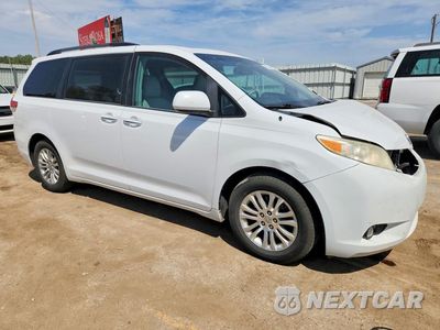 Czwarte zdjęcie samochodu z boku: 2014 TOYOTA SIENNA XLE 8-PASSENGER VIN:5TDYK3DC7ES437663 - miniatura
