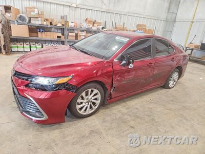2021 TOYOTA CAMRY LE 4T1C11AK1MU580157 - główne zdjęcie licytacji z USA - miniatura