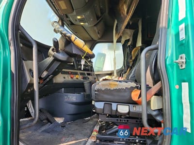 Zdjęcie 7 z 14 samochodu: 2019 FREIGHTLINER CASCADIA 126 VIN:3AKJHHDR8KSHU7271 - miniatura