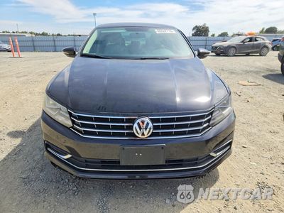 Piąte zdjęcie samochodu w środku: 2018 VOLKSWAGEN PASSAT SE VIN:1VWBA7A32JC001154 - miniatura