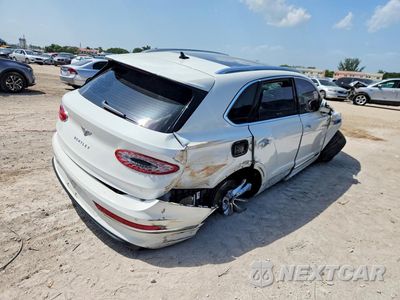 Trzecie zdjęcie samochodu z tyłu: 2022 BENTLEY BENTAYGA VIN:SJAAM2ZV0NC017245 - miniatura