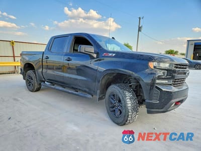 Czwarte zdjęcie samochodu z boku: 2021 CHEVROLET SILVERADO K1500 LT TRAIL BOSS VIN:1GCPYFEL9MZ149179 - miniatura