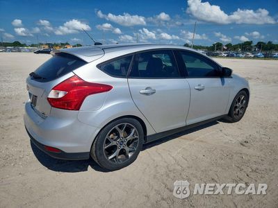 Trzecie zdjęcie samochodu z tyłu: 2014 FORD FOCUS SE VIN:1FADP3K25EL251895 - miniatura
