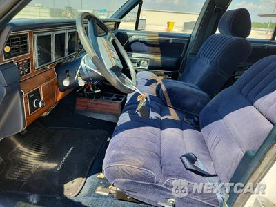 Zdjęcie 7 z 12 samochodu: 1988 LINCOLN TOWN CAR VIN:1LNBM81F9JY658834 - miniatura