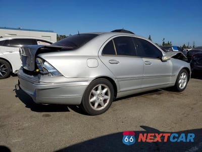 Trzecie zdjęcie samochodu z tyłu: 2004 MERCEDES-BENZ C 240 VIN:WDBRF61J04A622838 - miniatura