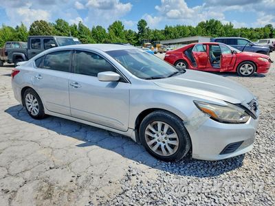 Czwarte zdjęcie samochodu z boku: 2018 NISSAN ALTIMA 2.5 S VIN:1N4AL3AP9JC266454 - miniatura