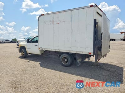 Drugie zdjęcie samochodu z przodu: 2008 CHEVROLET SILVERADO BOX TRUCK VIN:1GBJC34KX8E143694 - miniatura