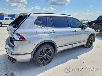 Trzecie zdjęcie samochodu z tyłu: 2023 VOLKSWAGEN TIGUAN SE R-LINE BLACK VIN:3VVCB7AX5PM027957 - miniatura