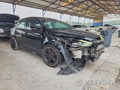 Czwarte zdjęcie samochodu z boku: 2016 FORD FOCUS ST VIN:1FADP3L94GL244063 - miniatura