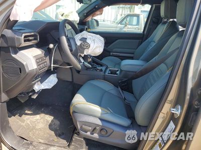 Zdjęcie 7 z 12 samochodu: 2025 TOYOTA TACOMA TRAILHUNTER HV VIN:3TYLC5LN0ST031682 - miniatura