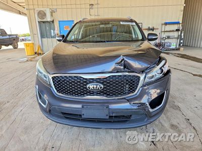 Piąte zdjęcie samochodu w środku: 2017 KIA SORENTO LX VIN:5XYPG4A34HG296687 - miniatura