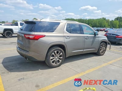 Trzecie zdjęcie samochodu z tyłu: 2018 CHEVROLET TRAVERSE PREMIER VIN:1GNEVJKW7JJ234167 - miniatura