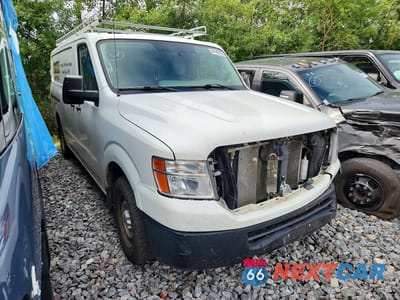 Czwarte zdjęcie samochodu z boku: 2018 NISSAN NV 2500 HD S VIN:1N6BF0KY7JN808048 - miniatura