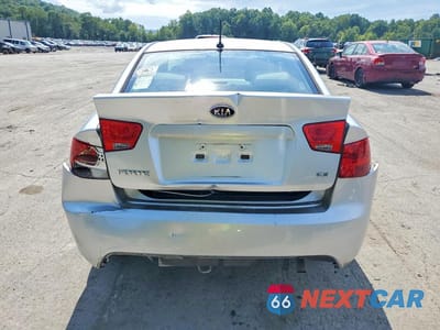 Zdjęcie 6 z 12 samochodu: 2013 KIA FORTE EX VIN:KNAFU4A22D5725210 - miniatura