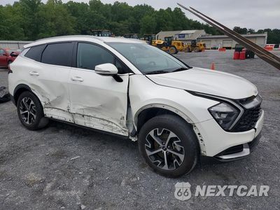 Czwarte zdjęcie samochodu z boku: 2023 KIA SPORTAGE EX VIN:KNDPVCAG7P7025315 - miniatura