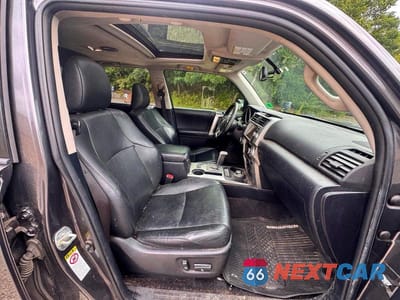 Piąte zdjęcie samochodu w środku: 2012 TOYOTA 4RUNNER LIMITED VIN:JTEBU5JR3C5086897 - miniatura