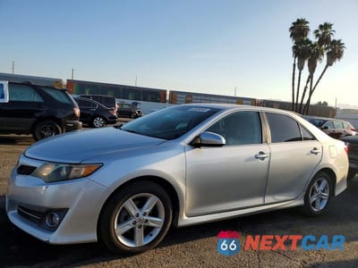 2013 TOYOTA CAMRY SE 4T1BF1FKXDU280977 - główne zdjęcie licytacji z USA - miniatura