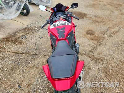 Zdjęcie 6 z 9 samochodu: 2026 HONDA CBR650 R VIN:MLHRH1556T5200394 - miniatura